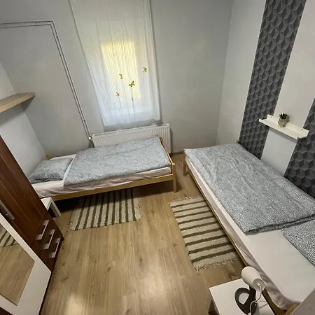 Eszter Apartamento *