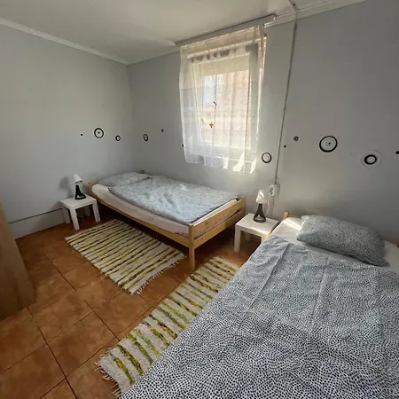 Eszter Vendeghaz Apartment *