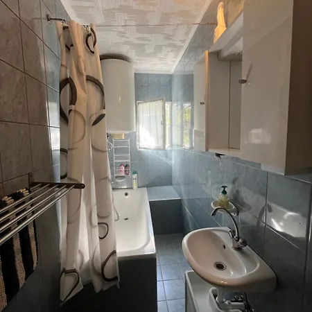 Eszter Vendeghaz Apartment *
